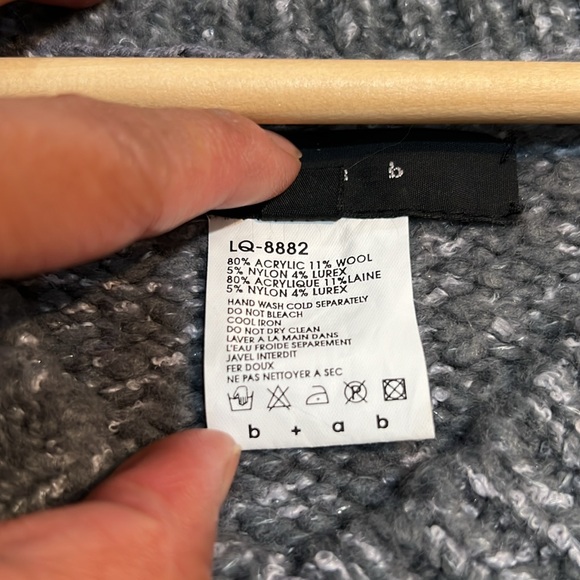 NWOT b + a b V neck sweater - Picture 12 of 12